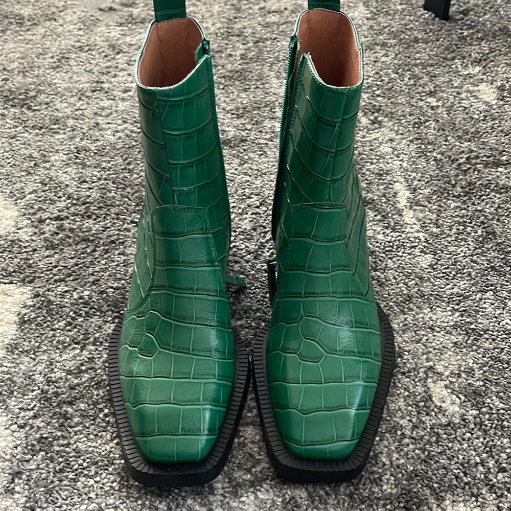 New Alias Mae “Petra” booties Sz 37